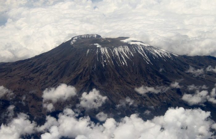 Mount_Kilimanjaro_Dec_2009_edit1-960x720